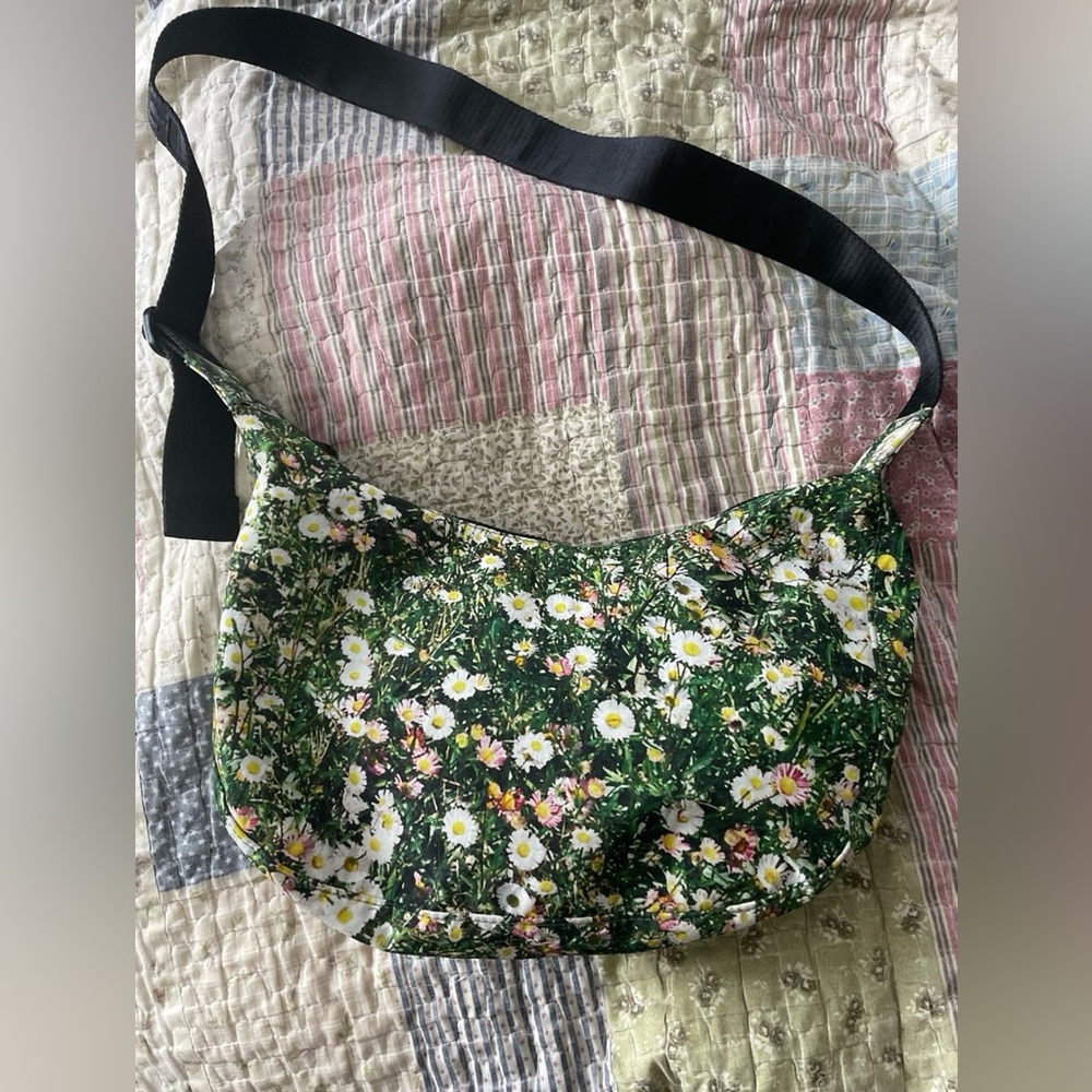 Medium Crescent Bag in Daisy